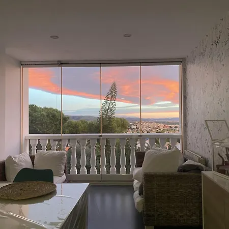 Villa With View And Swimming Pool *