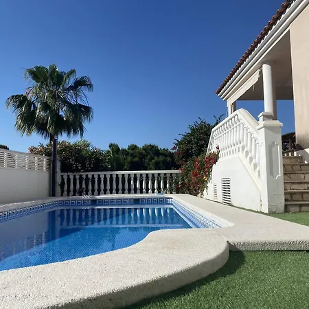 With View And Swimming Pool فيلة